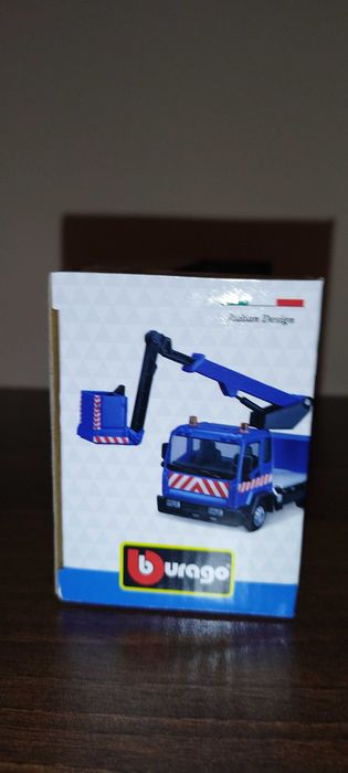 Bburago Municipal VEHICLES Truck W/MAN PLATFORM Burago.
