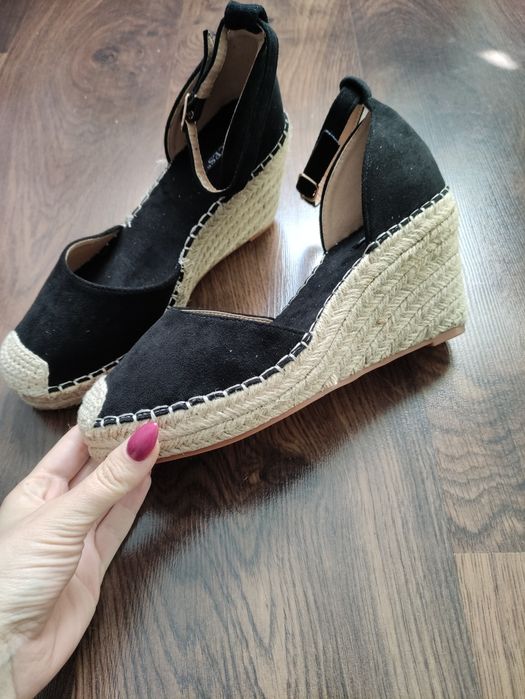 Sandały z ekozamszu