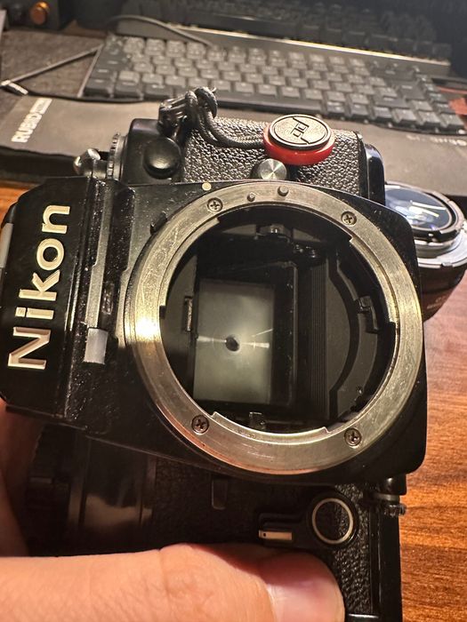 Lustrzanka analogowa Nikon FA