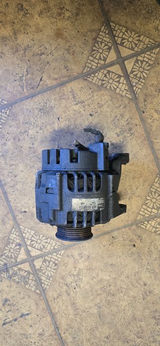 Alternator  A6 C5.    2,4 SG12B054.     S584330A Valeo 14V