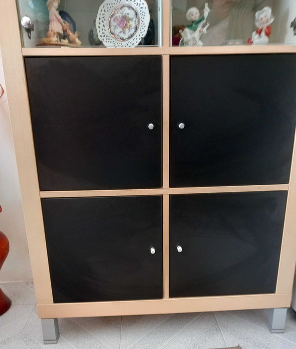 Estante Ikea Kallax com 8 Cubos e Portas