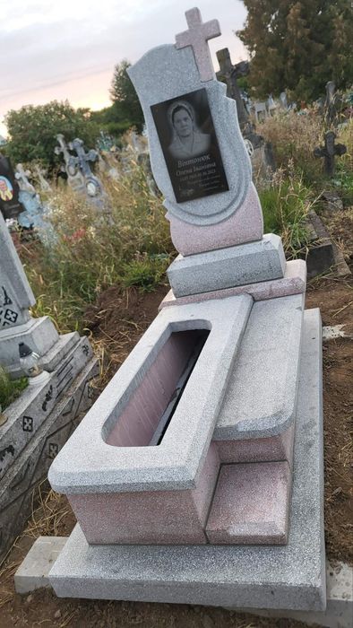 Пам'ятники з крихти , крихта , монтаж , демонтаж  , заливка бетону , реставрація