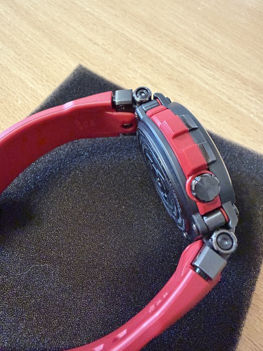 Idealny Ducati G-shock MTG B1000B komplet