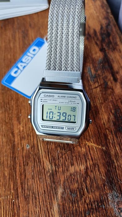 Casio A158WEM Bracelete Malha de Aço