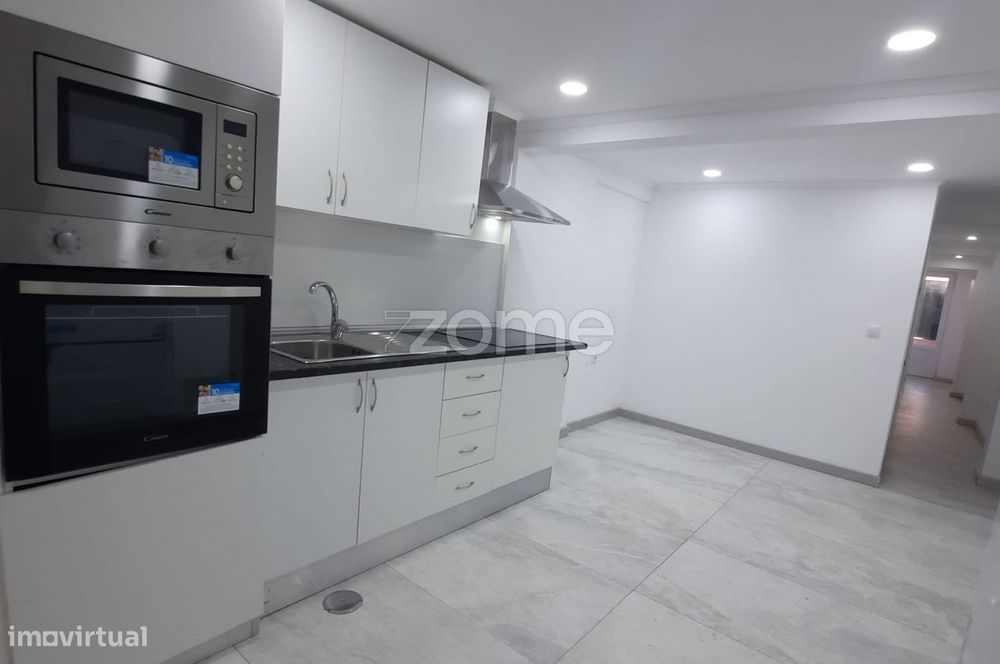 Loja transformado em apartamento T1, com 46 m2, em Vale de Milhaços