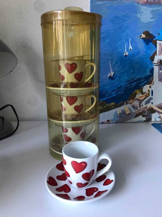 Набор чашек с блюдцами