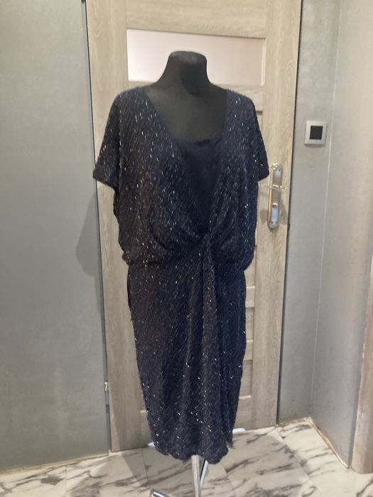 Granatowa blyszczaca