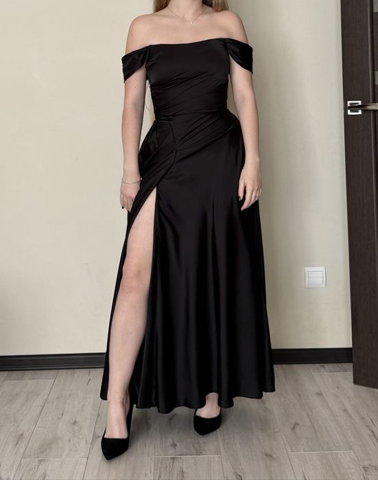 Розкішна вечірня сукня