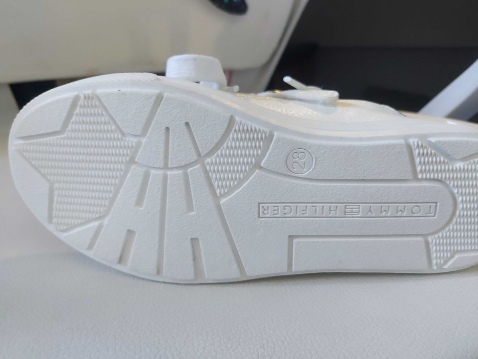 Buty tommy hilfiger dla dziewczynki roz. 28