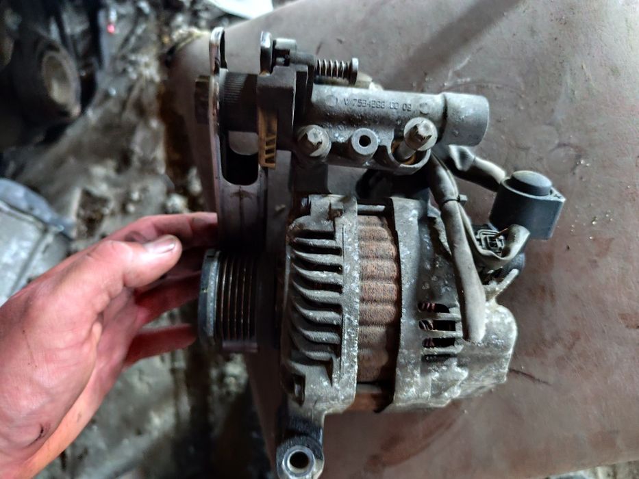 Alternator z napinaczem 1.4 1.6 VTI Benzyna PEUGEOT CITROEN