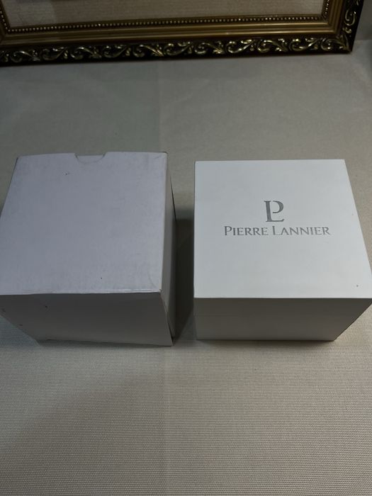 Коробка( футляр) для годинника PIERRE LANNIER  нова