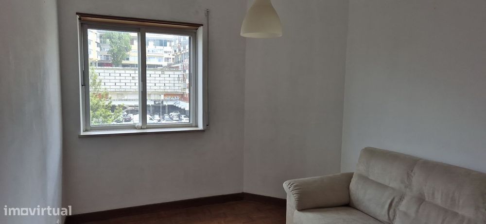 T3 Lumiar com varanda e terraço, pronto a habitar