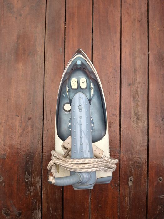 Продам утюг  фирменный