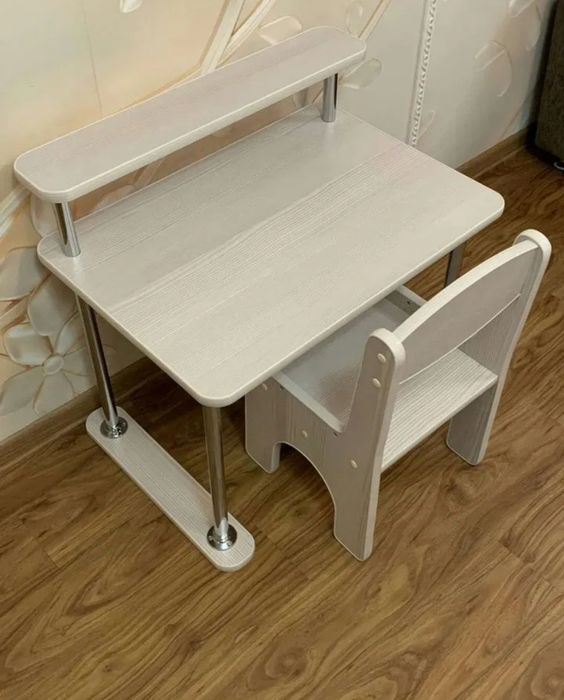 Продам столик _ парта