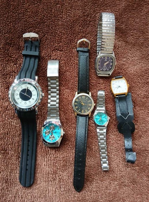 Zestaw modnych zegarków na baterie