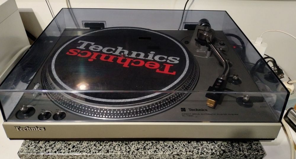 Програвач вінілових платівок TECHNICS SL 1300