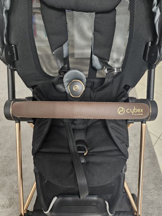 Carrinho Cybex Mios com chassis + assento + cloud Z com adaptadores + base Z isofix