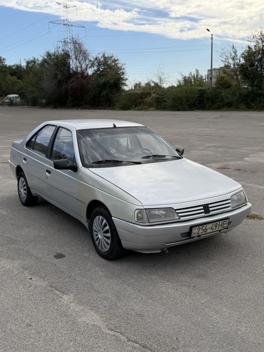 Peugeot 405 1.6 на полном ходу, не гнилой.