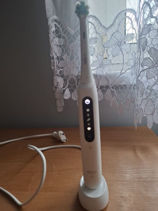 Szczoteczka elektryczna braun  i05