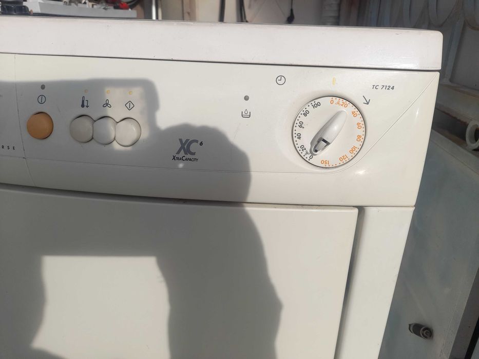 maquina de secar roupa Znusy com goveta para desocupar 150€