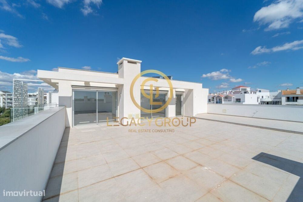 Penthouse T4 Atrium Lagoa - Luxo e Personalização no Centro de Lagoa