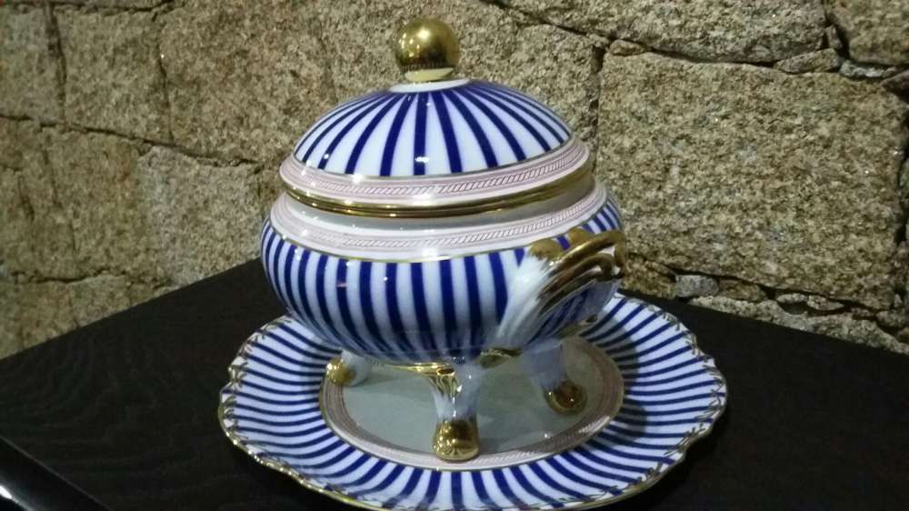 Terrina e prato em Porcelana