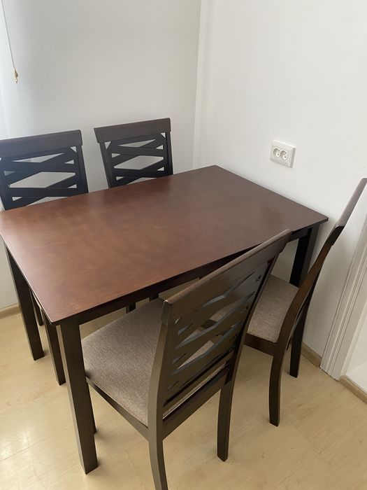 Стіл та 4 стільці
