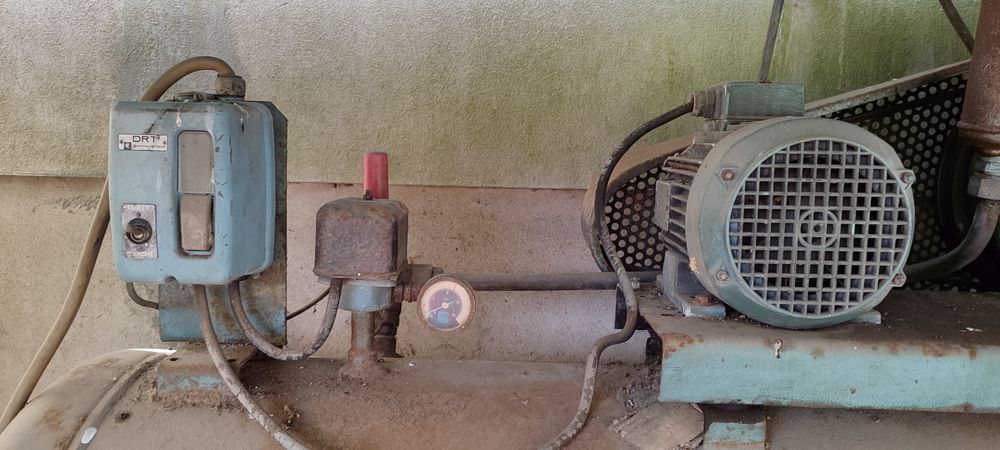 Compressor de Ar KREMLIN 300L  Industrial a funcionar