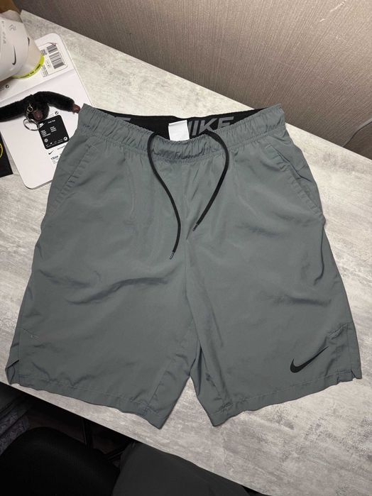 Легкі спортивні шорти nike flex woven shorts s-m