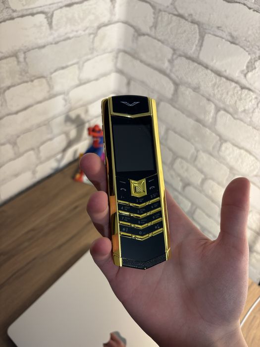 Vertu Signature муляж