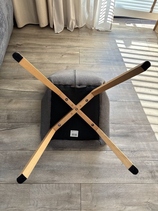 Dwa krzesla skandynawskie nogi buk