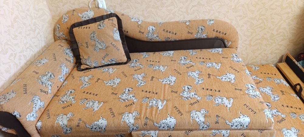 Дитяче ліжко-диван розкладне.