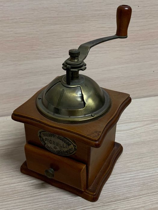 Кофемолка механічна, кавовий млинок, Італія.