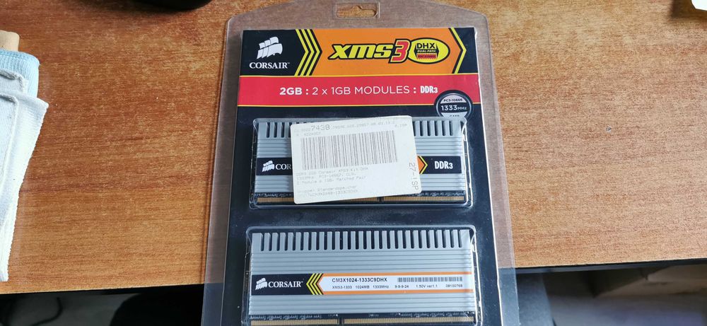 2GB Kit de memória RAM Corsair para computador DDR3 PC3-10666