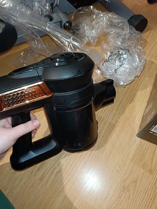 Bezprzewodowy odkurzacz pionowy bateria wymienne końcówki Berlinghause