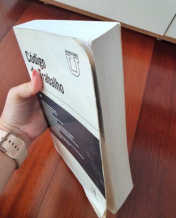Livro "Código do Trabalho - Coleção Códigos Universitários"