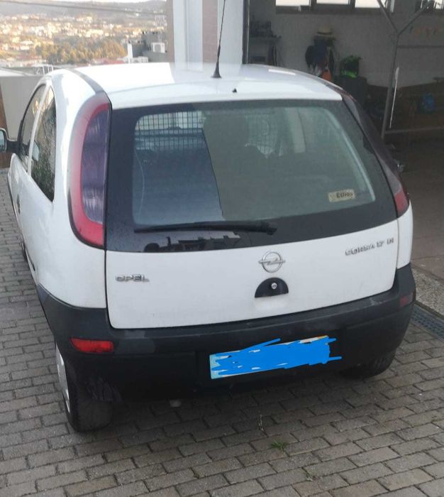 Opel Corsa 1.7D c/ direção assistida, de uso familiar