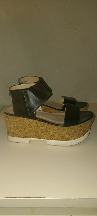 Calçado usado em muito bom estado