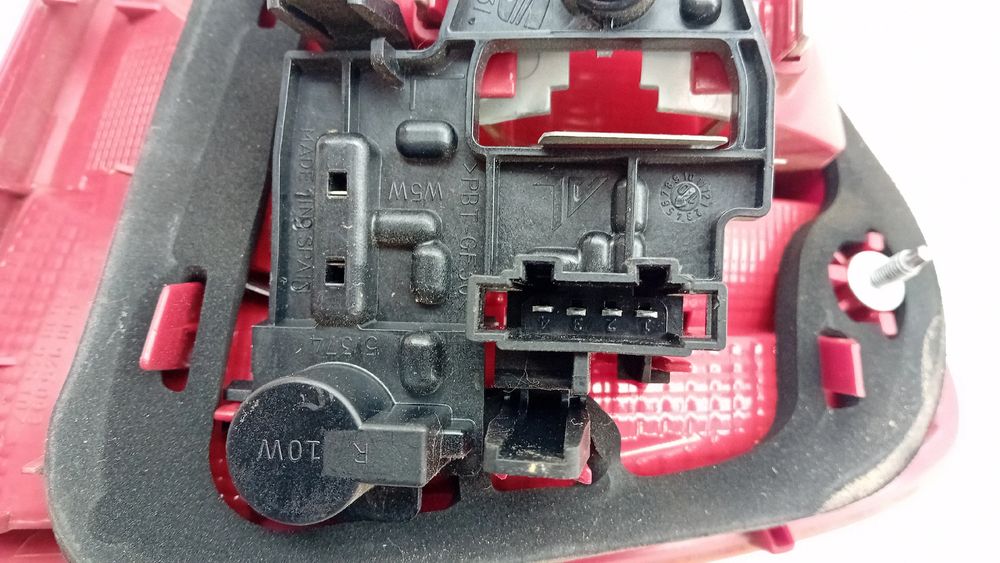 Farolim da mala esquerdo SEAT Ibiza IV ST (6J8, 6P8)