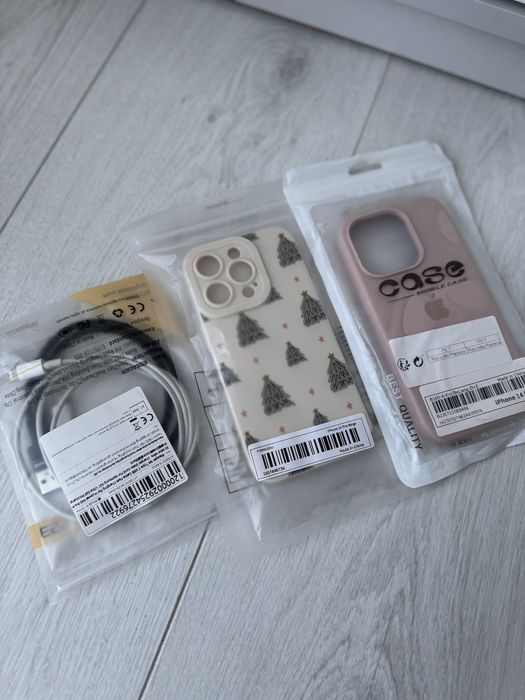 Чехол iPhone 12pro / 14pro / 15pro /наушники