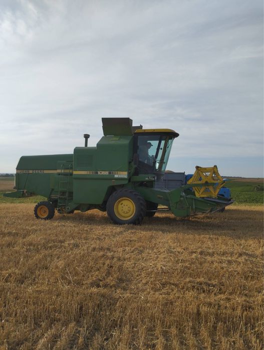 Комбайн John Deere 1055