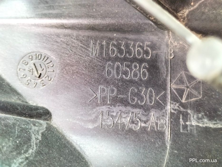 Jeep Grand Cherokee WK2 13-16 Кронштейн фары левый крепление M163365