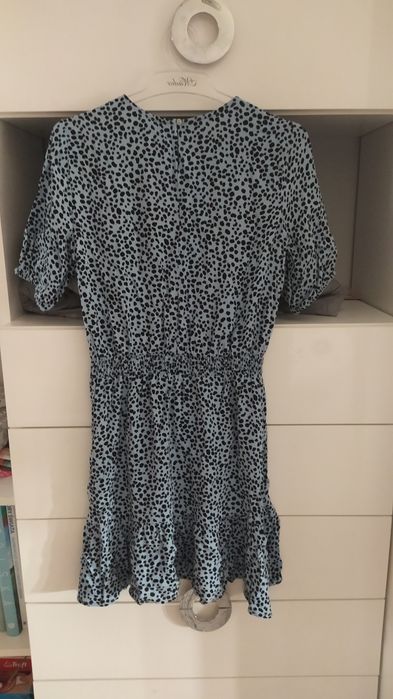 Niebieska sukienka Stradivarius