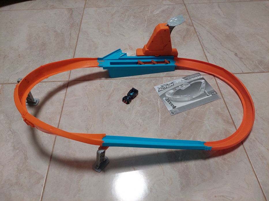 Трек Hot Wheels Action із машинкою