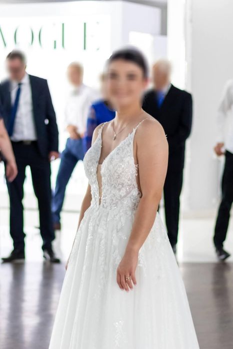 Suknia ślubna z welonem