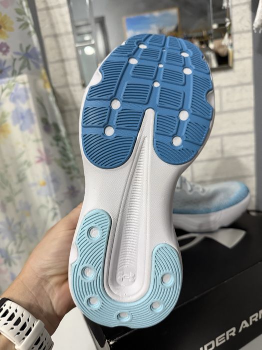 Under Armour Hovr 38 24 cm wkladka nowe damskie