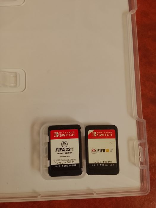 Jogos FIFA 23 e 18 para a Nintendo switch com pouco uso