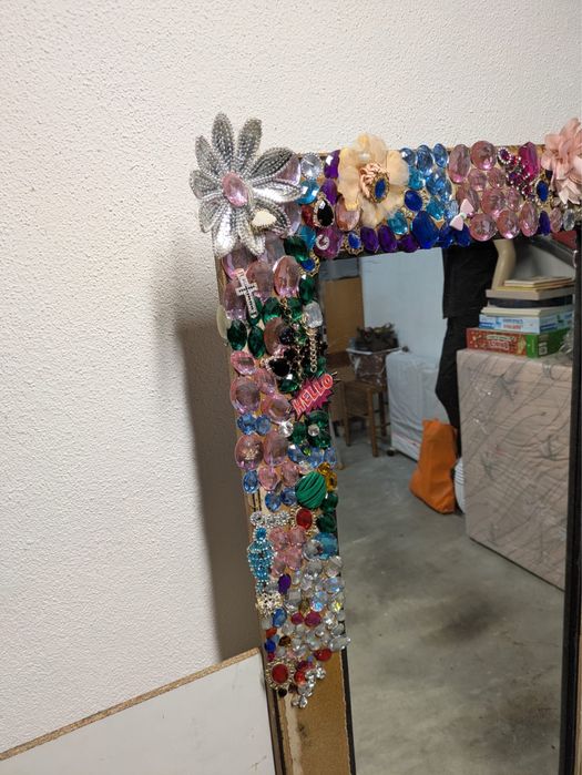 Espelho moldura decorada com pedtas / nao acabado