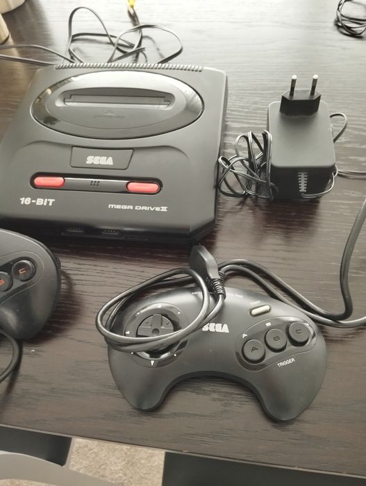 Sega Mega Drive 2 com 2 comandos e jogos mega games 1