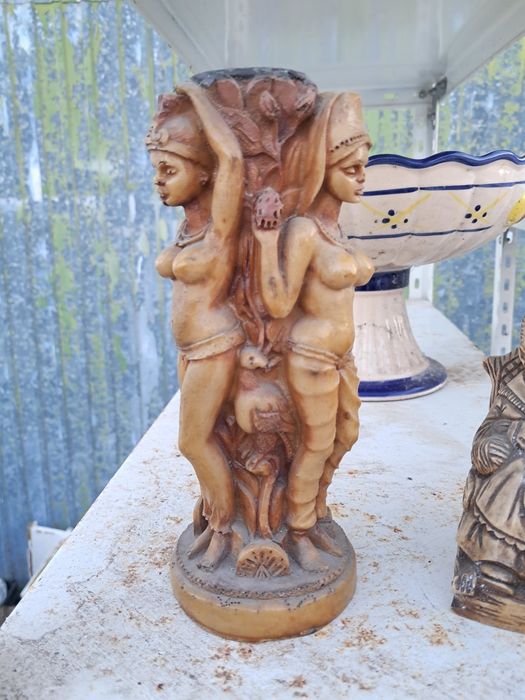 Estatueta feminina